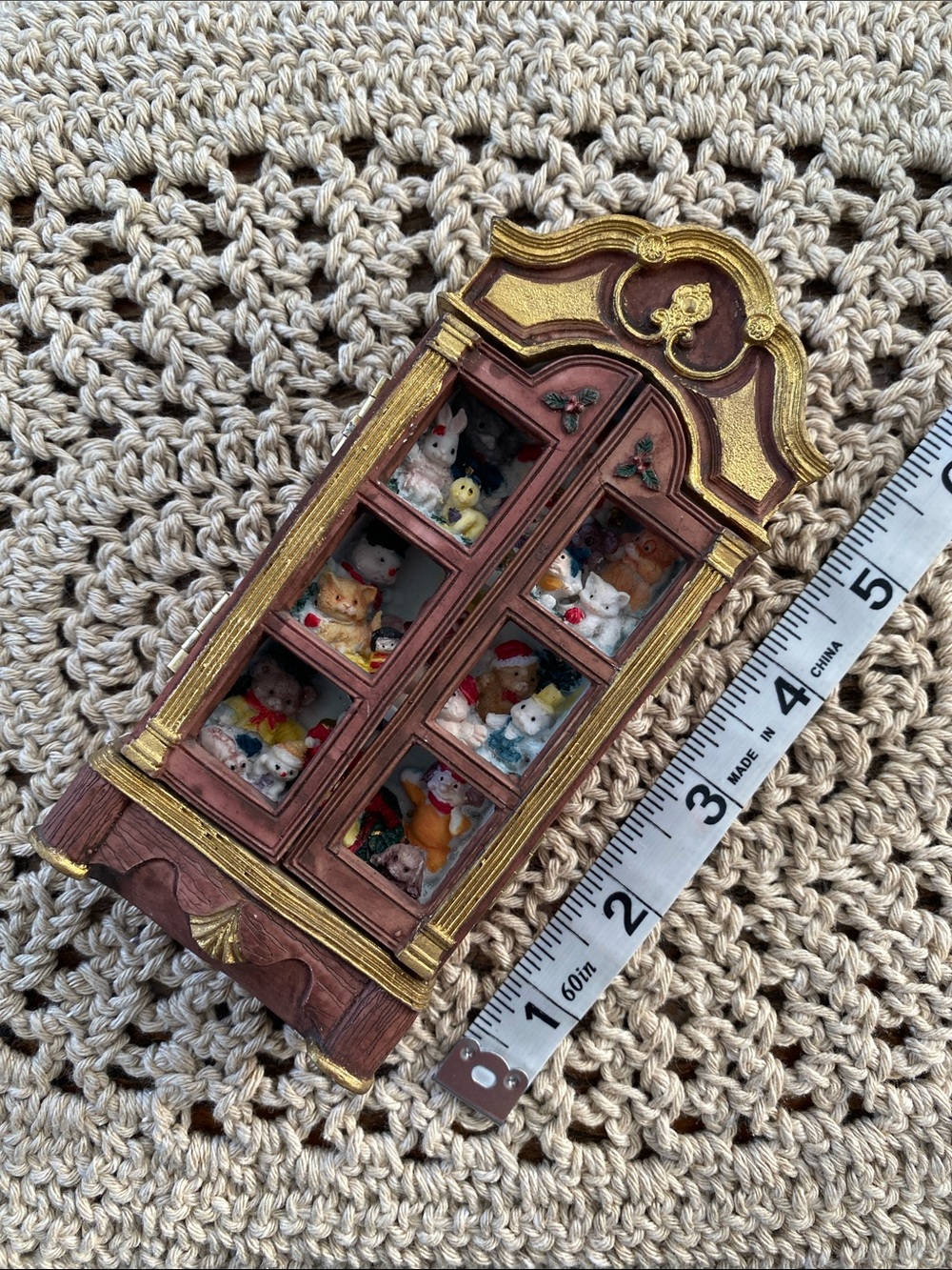 🧸Vintage🧸Dollhouse Christmas Cabinet Hutch With Toys - Picture 9 of 9